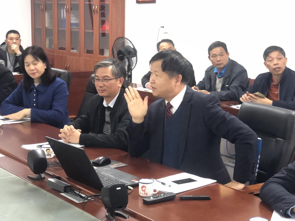 3到訪名校長、專家黃新古校長（前排右一）、于偉就校長（左一）.jpg